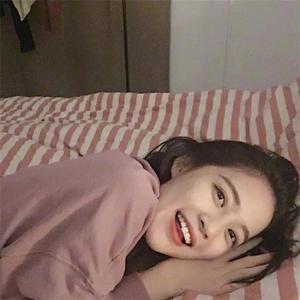 美女太腿床上怕啪啪啪
